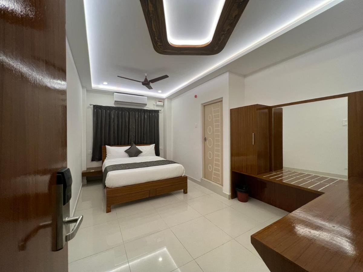 Le Hotel Host Tiruchirappalli ภายนอก รูปภาพ