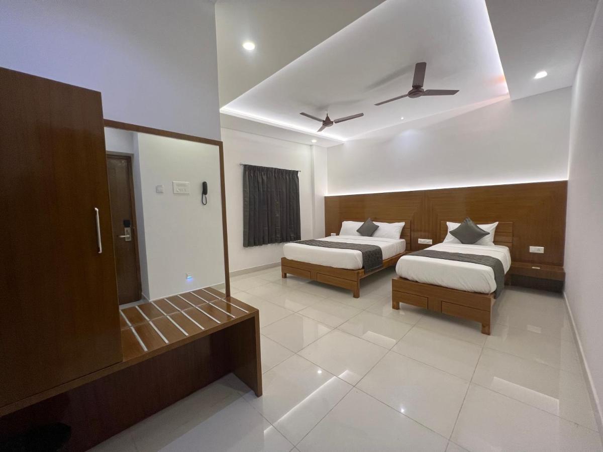 Le Hotel Host Tiruchirappalli ภายนอก รูปภาพ