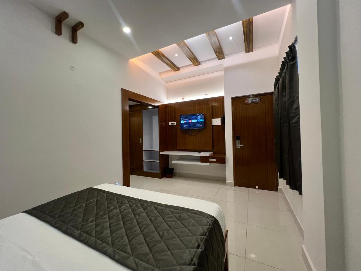 Le Hotel Host Tiruchirappalli ภายนอก รูปภาพ