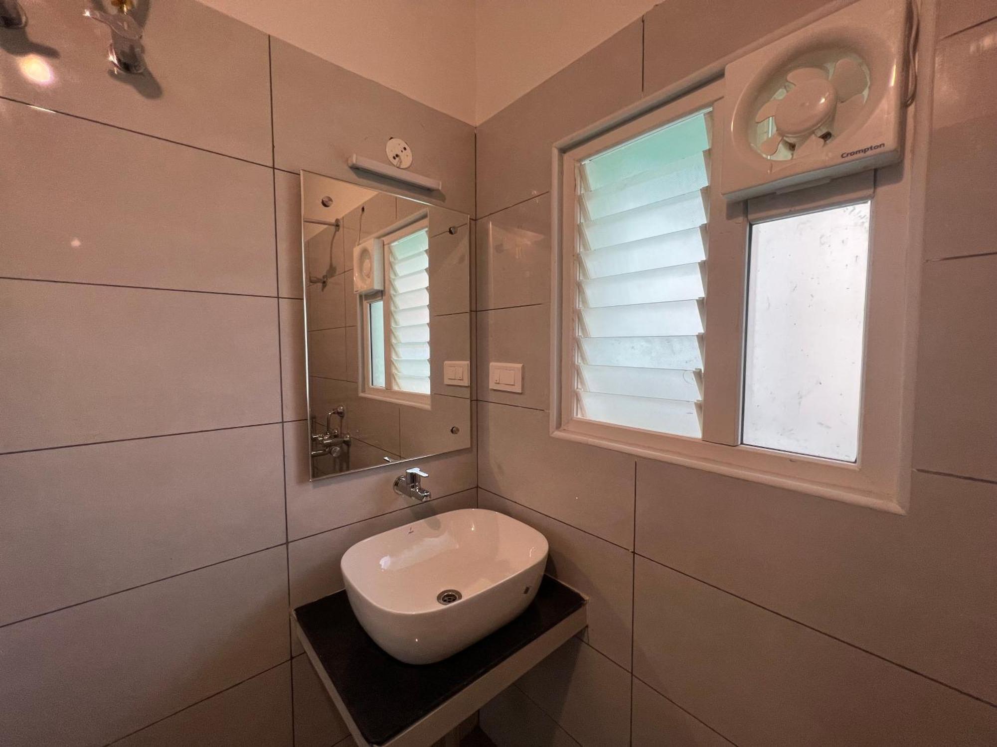 Le Hotel Host Tiruchirappalli ภายนอก รูปภาพ