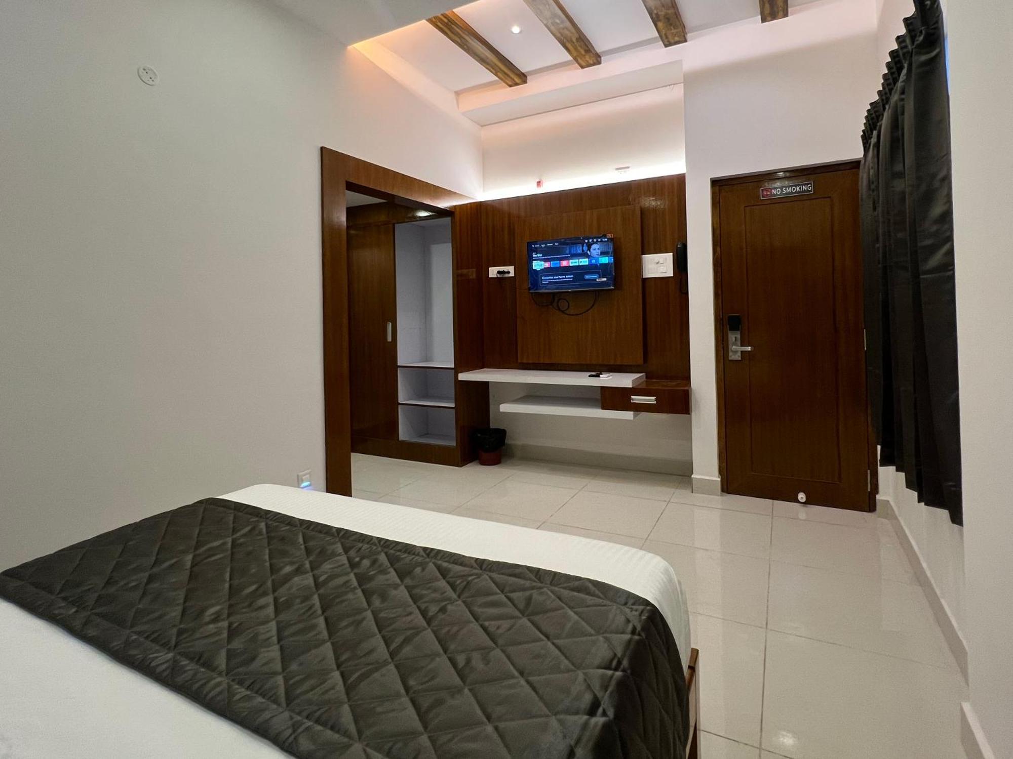 Le Hotel Host Tiruchirappalli ภายนอก รูปภาพ